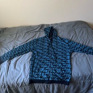 selling a Krew men’s jacket size M. Pleas call/text Zach 4077146949